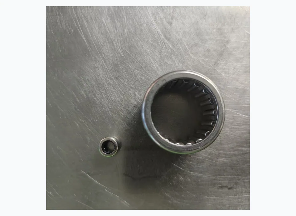 Needle roller bearing cylindrical insert